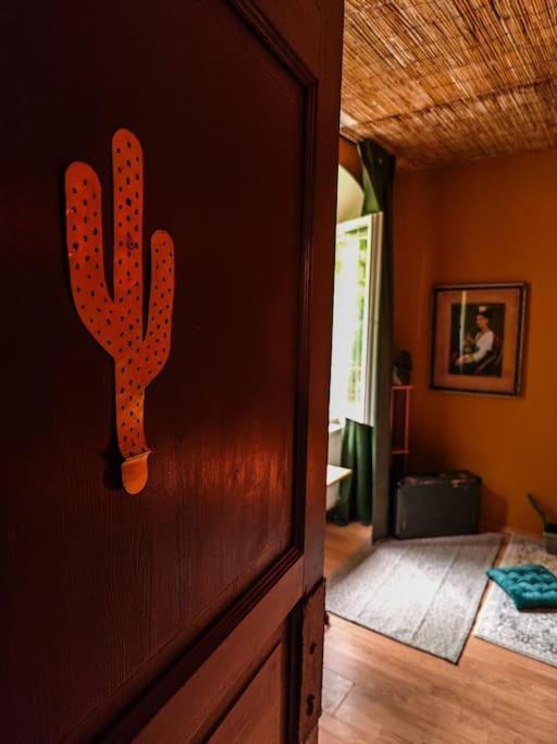 Sahara Studio With Shared Bathroom In City Centre บราติสลาวา ภายนอก รูปภาพ