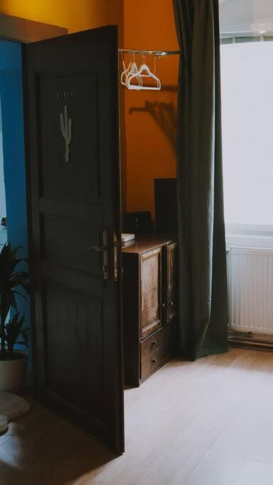 Sahara Studio With Shared Bathroom In City Centre บราติสลาวา ภายนอก รูปภาพ