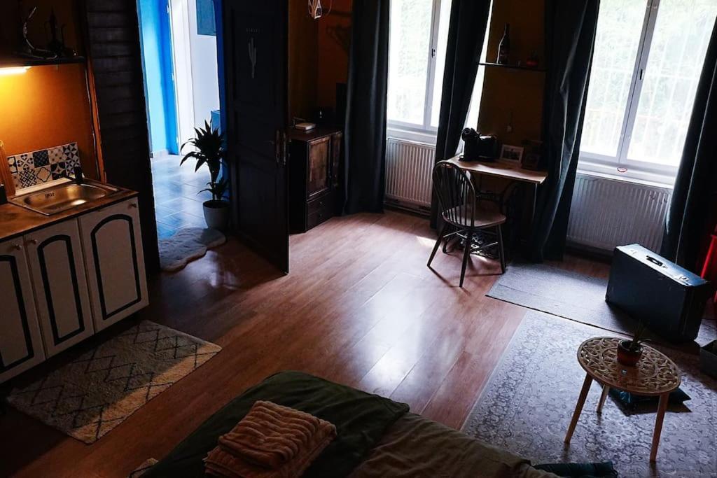Sahara Studio With Shared Bathroom In City Centre บราติสลาวา ภายนอก รูปภาพ
